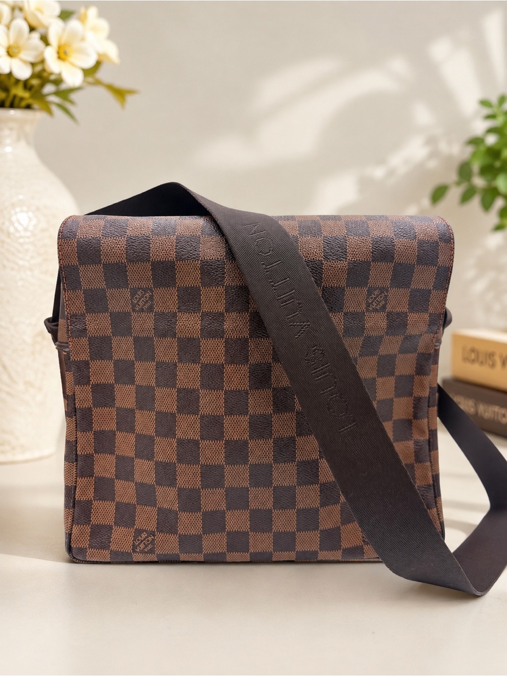 Louis Vuitton Naviglio Damier Ebene Messenger Crossbody Bag in EUC